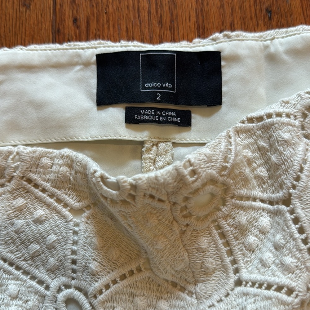 Gorgeous, feminine, never worn, sz. 2, Dolce Vita crocheted shorts - Picture 3 of 6